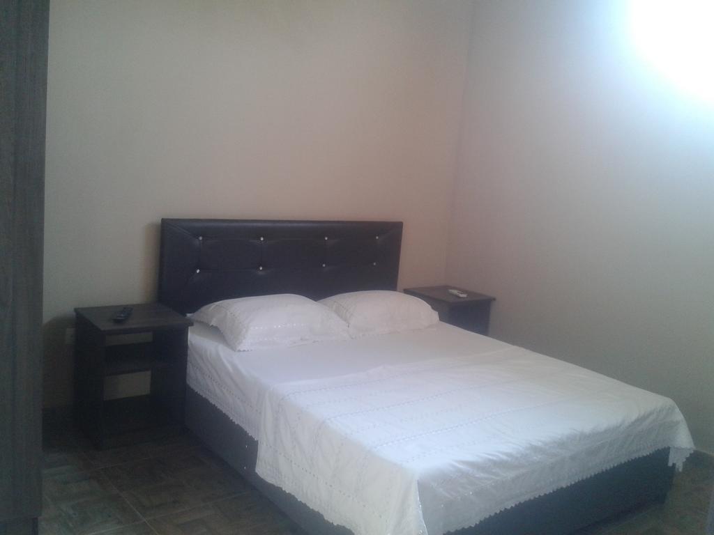 Maxim Mini Hotel Batumi Room photo
